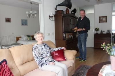 Op%20de%20koffie%20bij%20mevrouw%20Wolschrijn.jpg Op%20de%20koffie%20bij%20mevrouw%20Wolschrijn.jpg
